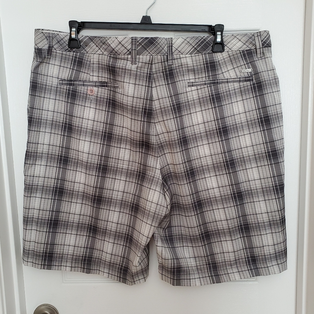 Greg Norman Slim Fit Plaid Golf Short sz 40